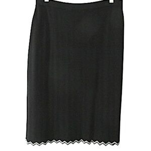 Black Chevron Hem Knit Pull-on Skirt, Size L